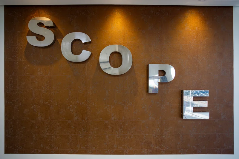 Visão geral da estrutura física e entrada da Clínica Scope